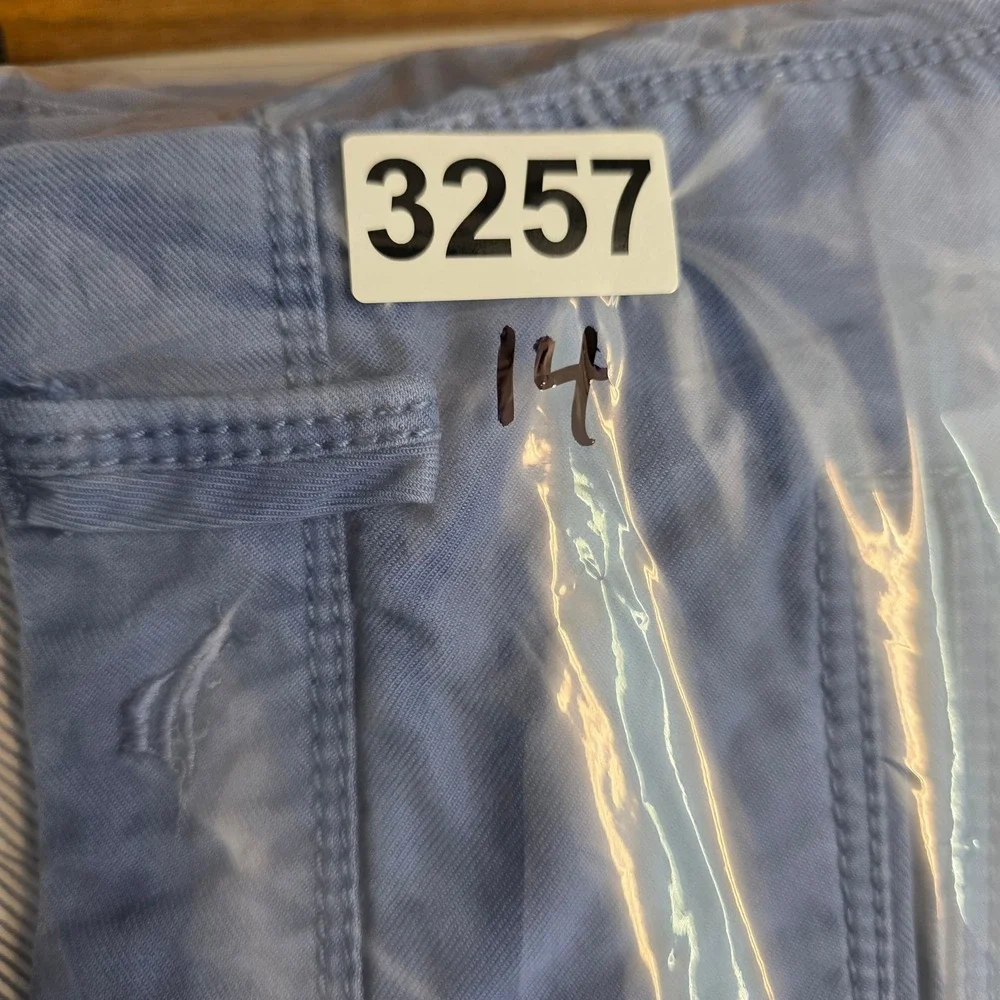 Tommy Bahama Boracay Mens Blue Cotton Tencel Blend Chino Shorts Size 33 9 Inseam